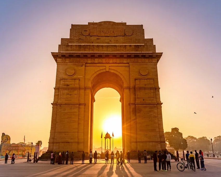 Manali by Volvo and Delhi – Agra – Jaipur - Delhi by Car