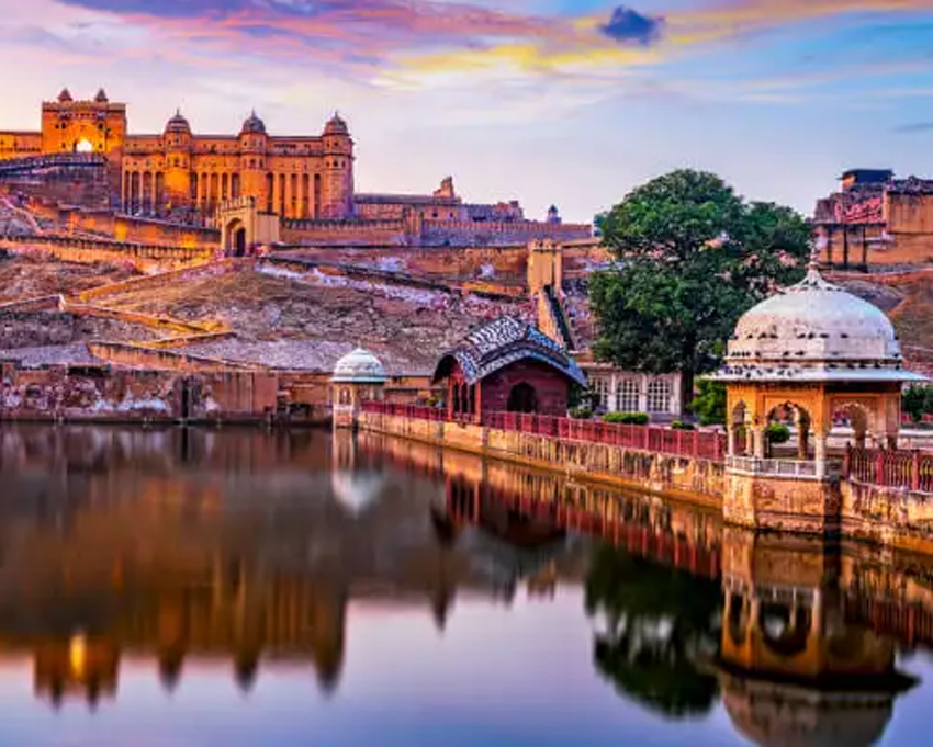 Manali by Volvo and Delhi – Agra – Jaipur - Delhi by Carr