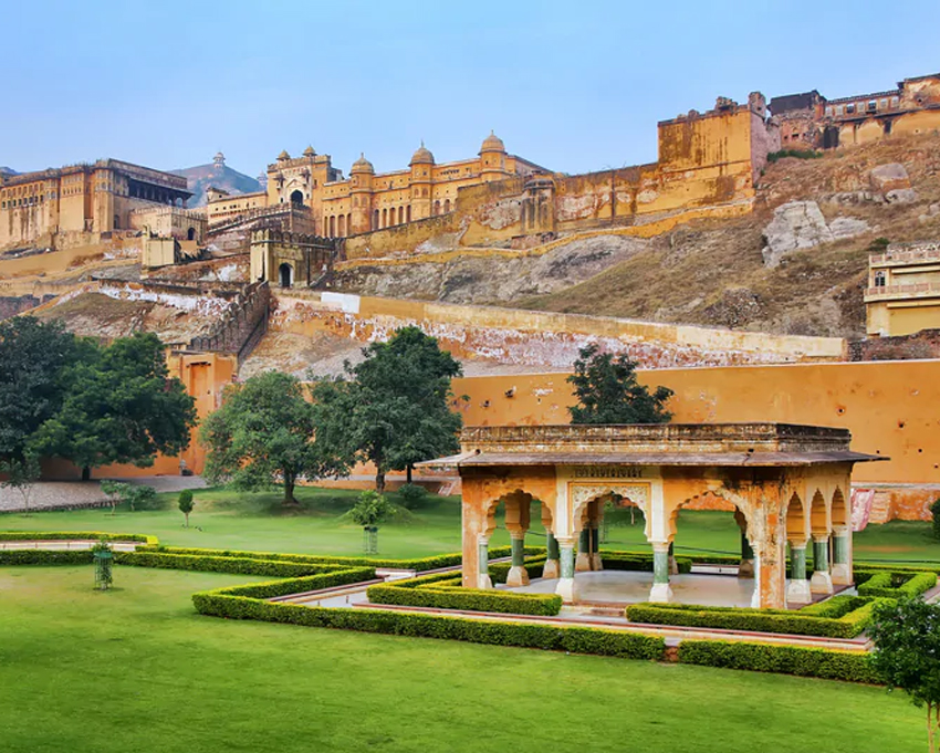 Manali by Volvo and Delhi – Agra – Jaipur - Delhi by Car